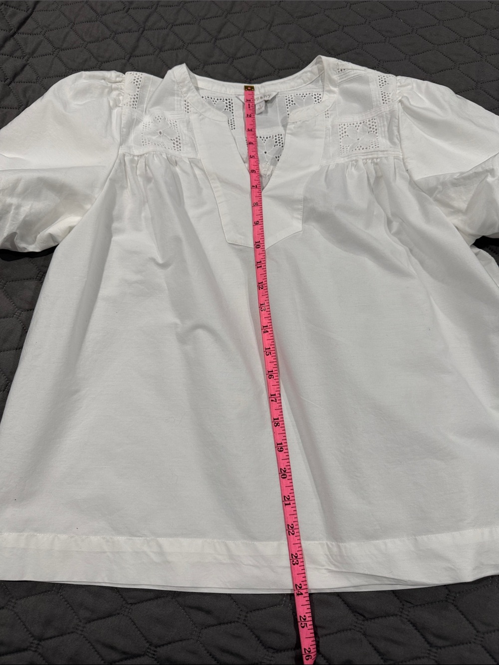 crown & ivy White Eyelet Split V-Neck Puff Sleeve Top - Picture 5 of 5